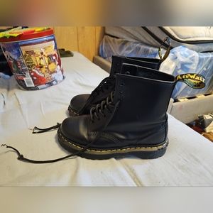 Mens / Womens Leather Size US L 7 / US M 8 Doc Martens